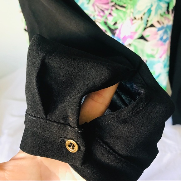 Forever21 • Floral Print Blouse w/ Keyhole Back - Picture 3 of 5